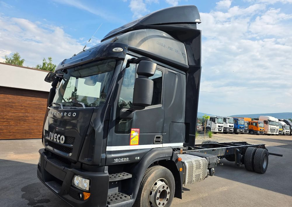 Iveco EUROCARGO 160E28  RAMA DO ZABUDOWY/  LAWETA / MANUAL / - Curtain side truck: picture 1 Iveco EUROCARGO 160E28  RAMA DO ZABUDOWY/  LAWETA / MANUAL / - Curtain side truck: picture 1