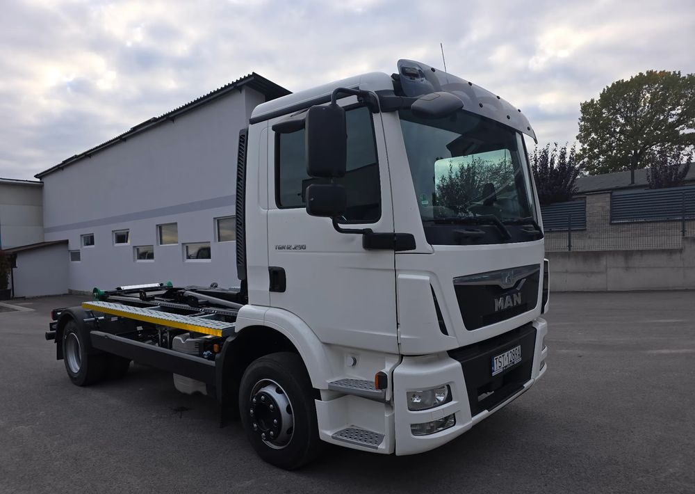 MAN TGM 12.290 - Hook lift truck: picture 2 MAN TGM 12.290 - Hook lift truck: picture 2