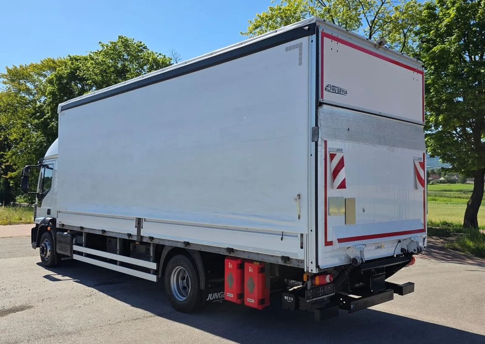 Iveco EUROCARGO 160E320/FIRANKA/WINDA/AUTOMAT/NISKI PRZEBIEG/E6/SPROWADZONY/PIERWSZY WŁAŚCICIEL - Curtain side truck: picture 4 Iveco EUROCARGO 160E320/FIRANKA/WINDA/AUTOMAT/NISKI PRZEBIEG/E6/SPROWADZONY/PIERWSZY WŁAŚCICIEL - Curtain side truck: picture 4