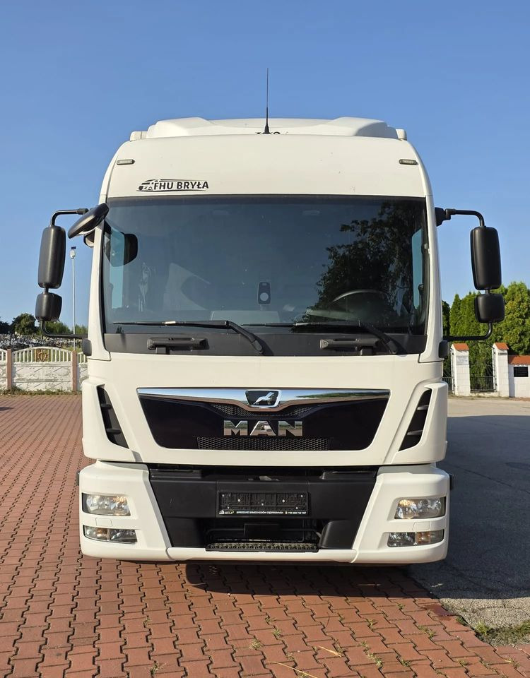 MAN TGL 12.250 / KONTENER / IZOTERMA / WINDA / 2019R / EURO 6 / PEŁEN SERWIS / 6 TON ŁADOWNOŚĆ / SPROWADZONY / ZADBANY / JAK NOWY / KSIĄŻKA SERWISOWA / E6 / 17 PALET - Box truck: picture 3 MAN TGL 12.250 / KONTENER / IZOTERMA / WINDA / 2019R / EURO 6 / PEŁEN SERWIS / 6 TON ŁADOWNOŚĆ / SPROWADZONY / ZADBANY / JAK NOWY / KSIĄŻKA SERWISOWA / E6 / 17 PALET - Box truck: picture 3