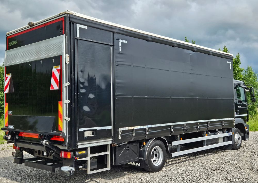 MAN TGM 12.290 / 15.290 / E6/ FIRANKA /BOCZNE DRZWI / BURTO-FIRANKA / 18PALET / WINDA / NISKI PRZEBIEG / 2018/ CAŁY NA PODUSZKACH / SERWISOWANY - Curtain side truck: picture 5 MAN TGM 12.290 / 15.290 / E6/ FIRANKA /BOCZNE DRZWI / BURTO-FIRANKA / 18PALET / WINDA / NISKI PRZEBIEG / 2018/ CAŁY NA PODUSZKACH / SERWISOWANY - Curtain side truck: picture 5
