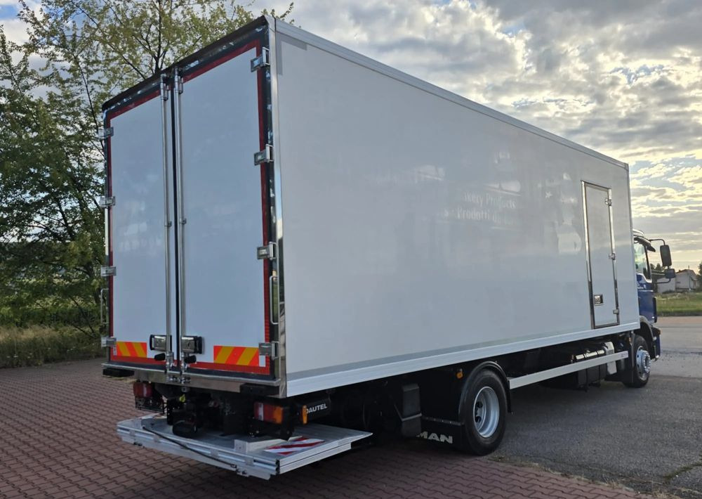 MAN TGM 15.250 / CHŁODNIA / WINDA / 2018 ROK / 230 TYŚ KM / BOCZNE DRZWI / AUTOMAT / SPROWADZONY / E6 / 18  EUROPALET/ - Refrigerator truck: picture 4 MAN TGM 15.250 / CHŁODNIA / WINDA / 2018 ROK / 230 TYŚ KM / BOCZNE DRZWI / AUTOMAT / SPROWADZONY / E6 / 18  EUROPALET/ - Refrigerator truck: picture 4