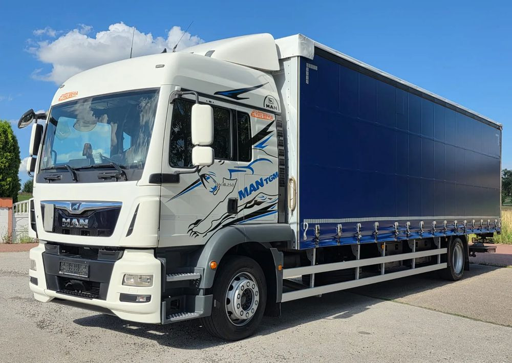 MAN TGM 18.290 / 18.250 /E6 / 22 PALETY / AUTOMAT / ZSUWANY DACH ORAZ BOKI / 9700 ŁADOWNOŚĆ / SERWISOWANY / NISKI PRZEBIEG / WINDA / FIRANKA / 11.2018 / 460 TYŚ PRZEBIEG / PIERWSZY WŁAŚCICIEL/ - Curtain side truck: picture 1 MAN TGM 18.290 / 18.250 /E6 / 22 PALETY / AUTOMAT / ZSUWANY DACH ORAZ BOKI / 9700 ŁADOWNOŚĆ / SERWISOWANY / NISKI PRZEBIEG / WINDA / FIRANKA / 11.2018 / 460 TYŚ PRZEBIEG / PIERWSZY WŁAŚCICIEL/ - Curtain side truck: picture 1
