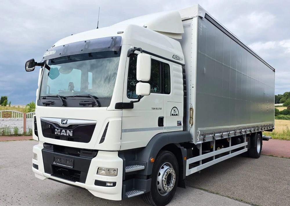 MAN TGM 18.290 / 18.250 /E6 / 22 PALETY / AUTOMAT / ZSUWANY DACH ORAZ BOKI / 9700 ŁADOWNOŚĆ / SERWISOWANY / NISKI PRZEBIEG / WINDA / FIRANKA / SPROWADZONY / 2019 / 335 TYŚ PRZEBIEG / PIERWSZY WŁAŚCIC - Curtain side truck: picture 1 MAN TGM 18.290 / 18.250 /E6 / 22 PALETY / AUTOMAT / ZSUWANY DACH ORAZ BOKI / 9700 ŁADOWNOŚĆ / SERWISOWANY / NISKI PRZEBIEG / WINDA / FIRANKA / SPROWADZONY / 2019 / 335 TYŚ PRZEBIEG / PIERWSZY WŁAŚCIC - Curtain side truck: picture 1