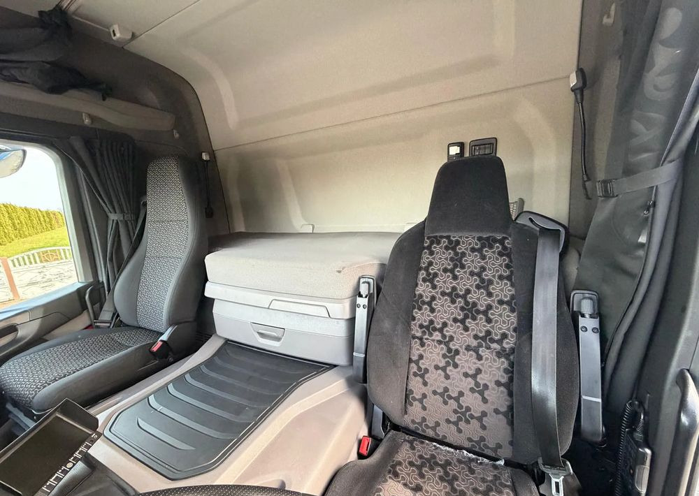 Cab chassis truck Scania P360 / P410 / BDF / RAMA / FIRANKA / PEŁNA SYPIALKA / WINDA / E6 / CAŁA NA PODUSZKACH / ROZSTAW OSI 5.5M / LAWETA / DO ŻYWCA / DO BYDŁA / DO ZABUDOWY / SPROWADZONA: picture 19 Cab chassis truck Scania P360 / P410 / BDF / RAMA / FIRANKA / PEŁNA SYPIALKA / WINDA / E6 / CAŁA NA PODUSZKACH / ROZSTAW OSI 5.5M / LAWETA / DO ŻYWCA / DO BYDŁA / DO ZABUDOWY / SPROWADZONA: picture 19