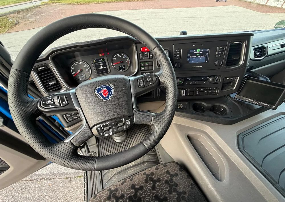 Cab chassis truck Scania P360 / P410 / BDF / RAMA / FIRANKA / PEŁNA SYPIALKA / WINDA / E6 / CAŁA NA PODUSZKACH / ROZSTAW OSI 5.5M / LAWETA / DO ŻYWCA / DO BYDŁA / DO ZABUDOWY / SPROWADZONA: picture 18 Cab chassis truck Scania P360 / P410 / BDF / RAMA / FIRANKA / PEŁNA SYPIALKA / WINDA / E6 / CAŁA NA PODUSZKACH / ROZSTAW OSI 5.5M / LAWETA / DO ŻYWCA / DO BYDŁA / DO ZABUDOWY / SPROWADZONA: picture 18