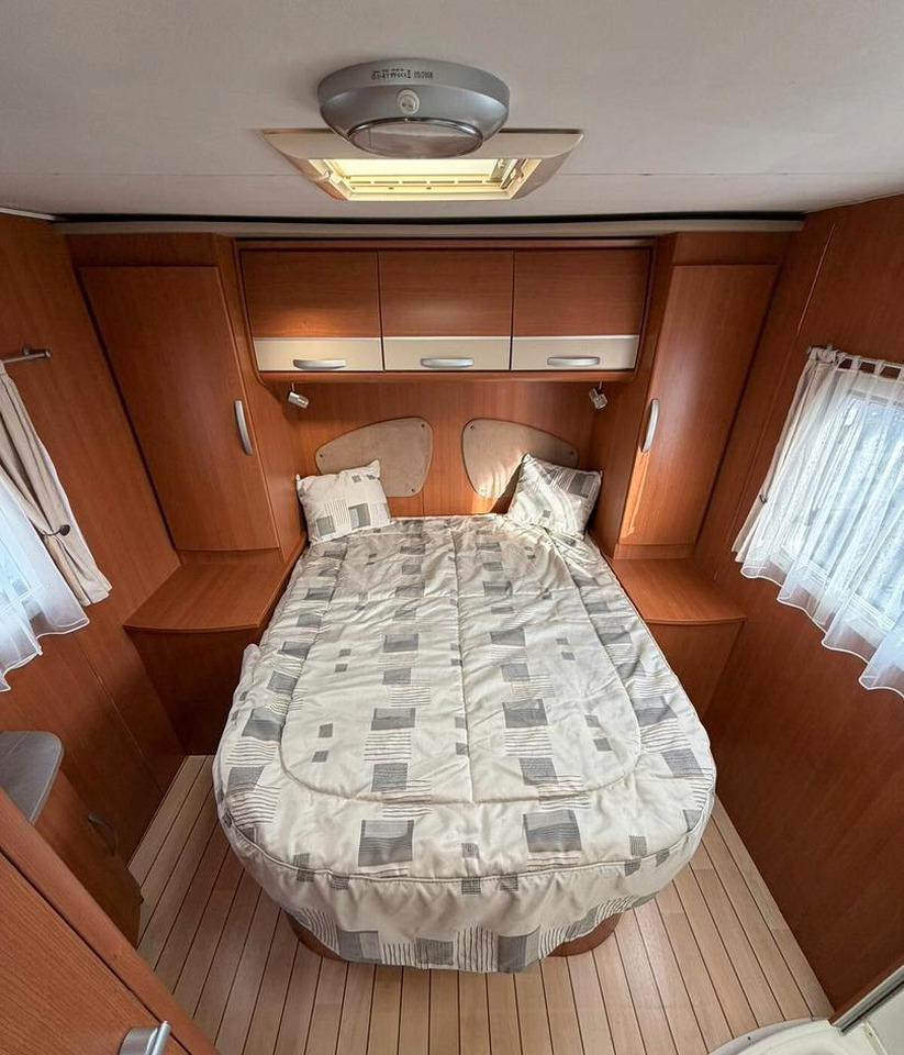 Integrated motorhome Pilote G740: picture 7 Integrated motorhome Pilote G740: picture 7