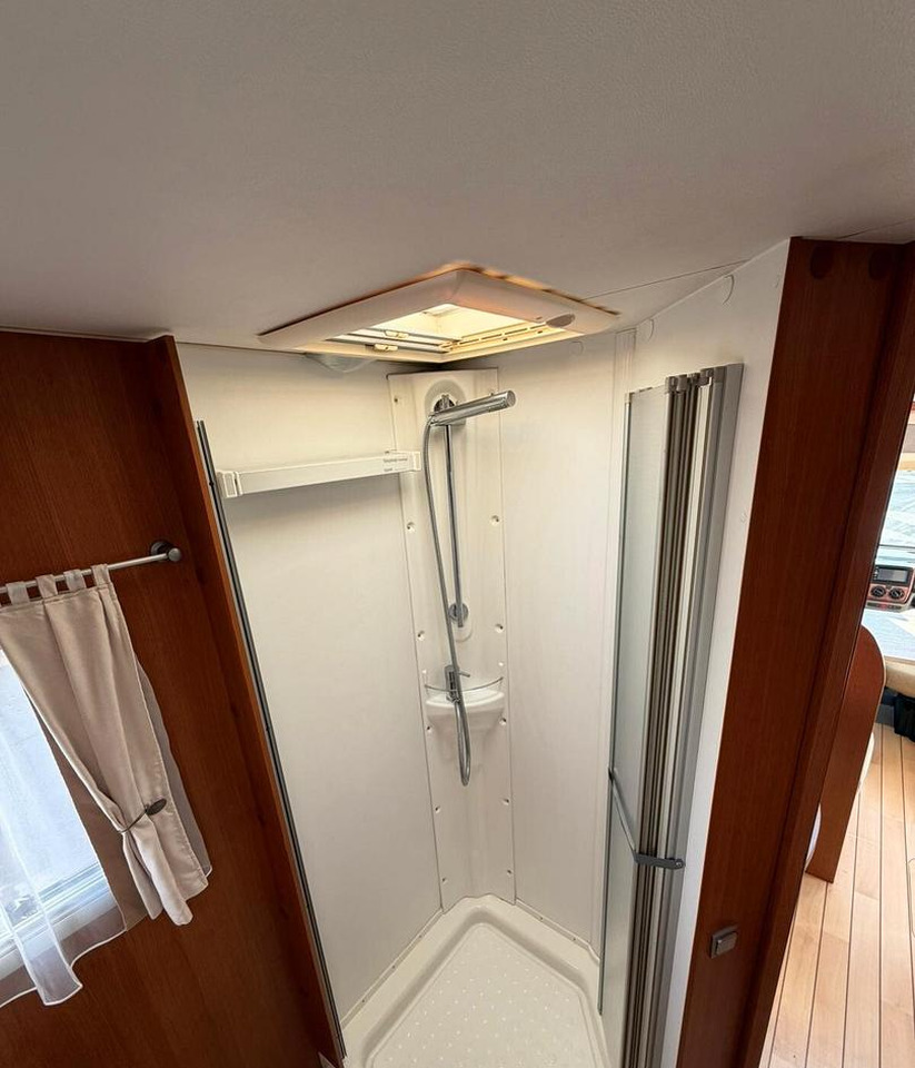 Integrated motorhome Pilote G740: picture 8 Integrated motorhome Pilote G740: picture 8