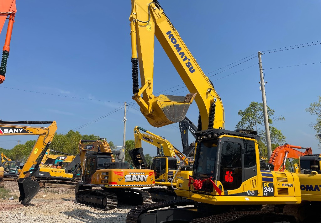 Komatsu PC 240 PC220 PC240-8 - Crawler excavator: picture 4 Komatsu PC 240 PC220 PC240-8 - Crawler excavator: picture 4