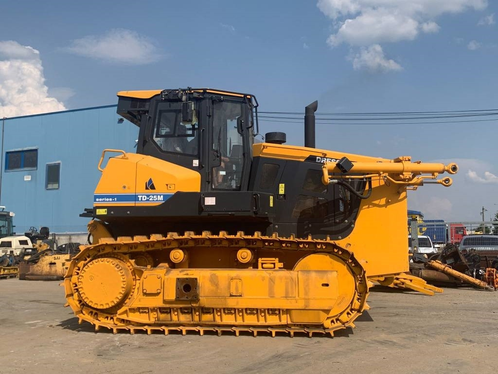 New Bulldozer Dressta TD25M: picture 15