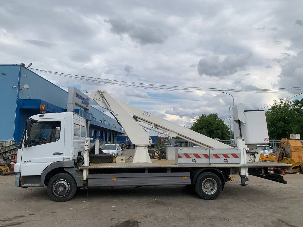 Mercedes-Benz Atego 818 - Truck with aerial platform: picture 2 Mercedes-Benz Atego 818 - Truck with aerial platform: picture 2