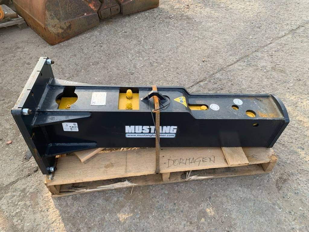 Mustang HM702 - Hydraulic hammer for Construction machinery: picture 2 Mustang HM702 - Hydraulic hammer for Construction machinery: picture 2