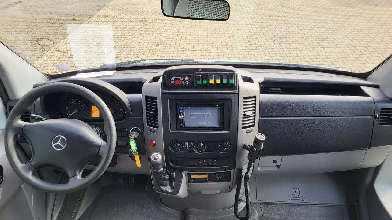 Coach Mercedes-Benz Sprinter 519 CDI 24 seats: picture 12