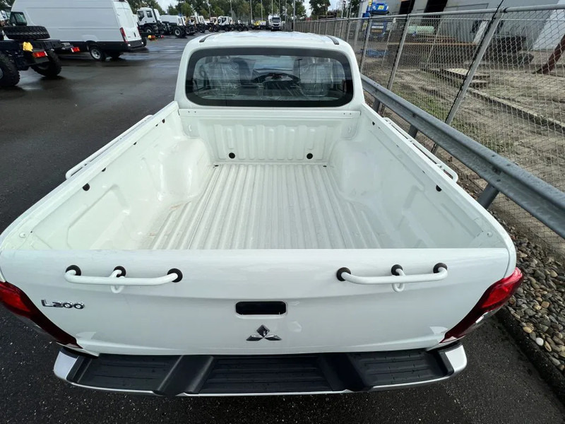 Mitsubishi L200 4x4 - 8 UNITS in WHITE 2.5 D GL Double Cab - EURO 2 - NEW!! Ready for work!!!** - Pickup truck, Combi van: picture 4 Mitsubishi L200 4x4 - 8 UNITS in WHITE 2.5 D GL Double Cab - EURO 2 - NEW!! Ready for work!!!** - Pickup truck, Combi van: picture 4