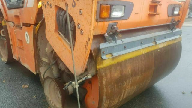 Hamm DV90 VO mit Streuer Klima German Maschine - Road roller: picture 4 Hamm DV90 VO mit Streuer Klima German Maschine - Road roller: picture 4