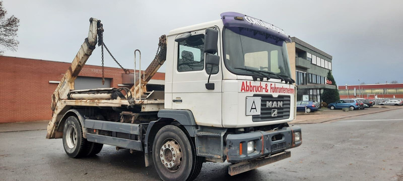 MAN M38 - Skip loader truck: picture 1 MAN M38 - Skip loader truck: picture 1