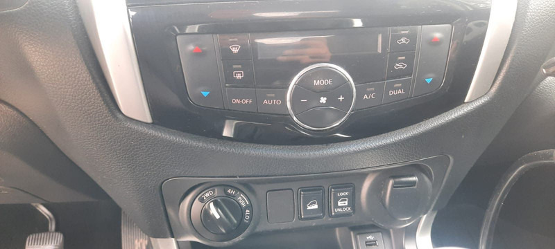 Car Nissan Navara NP300 N-Connecta Double Cab 4x4: picture 6