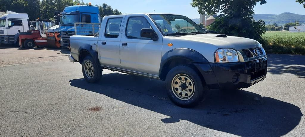 Nissan PickUp Doka - SUV: picture 1 Nissan PickUp Doka - SUV: picture 1