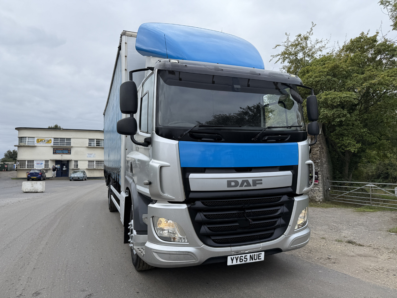 2015 DAF CF 330 Curtainside Truck - Curtain side truck: picture 2 2015 DAF CF 330 Curtainside Truck - Curtain side truck: picture 2