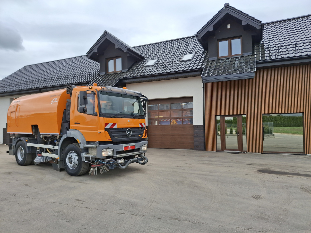 MERCEDES-BENZ Axor 1823 Zamiatarka Kehrmaschine BUCHER 2 Motoren Szczotki L/R Sweeper - Road sweeper: picture 1 MERCEDES-BENZ Axor 1823 Zamiatarka Kehrmaschine BUCHER 2 Motoren Szczotki L/R Sweeper - Road sweeper: picture 1