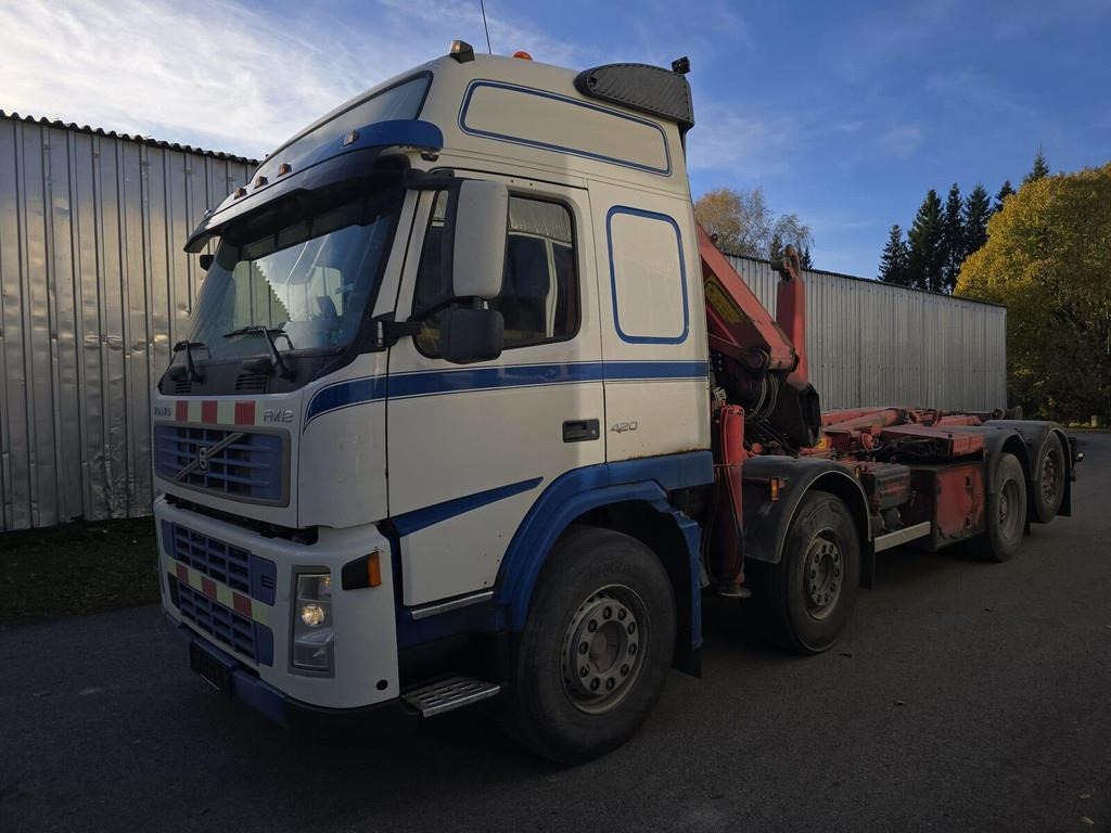 Volvo FM12 420 8X2 HMF 2220 K4 - Hook lift truck: picture 1 Volvo FM12 420 8X2 HMF 2220 K4 - Hook lift truck: picture 1