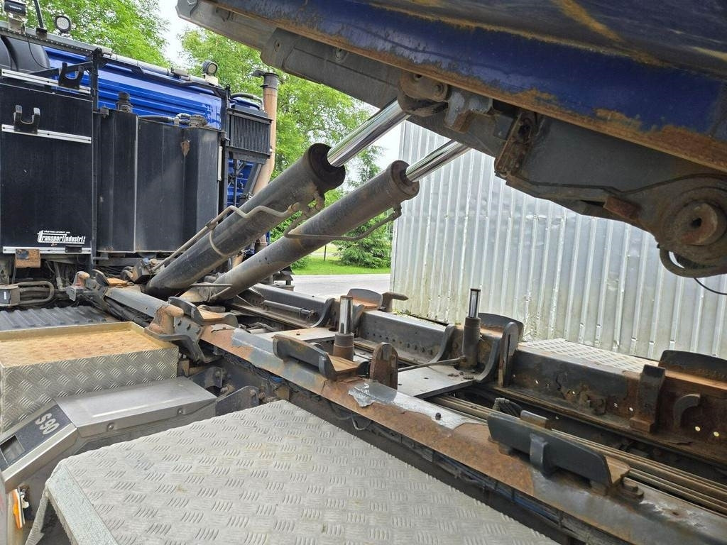 Volvo FMX460 4X4-2 MULTILIFT  - Hook lift truck: picture 3 Volvo FMX460 4X4-2 MULTILIFT  - Hook lift truck: picture 3