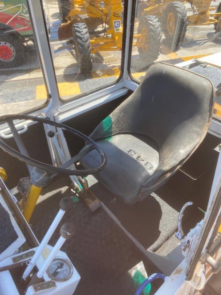 Wheel loader International 520A: picture 13