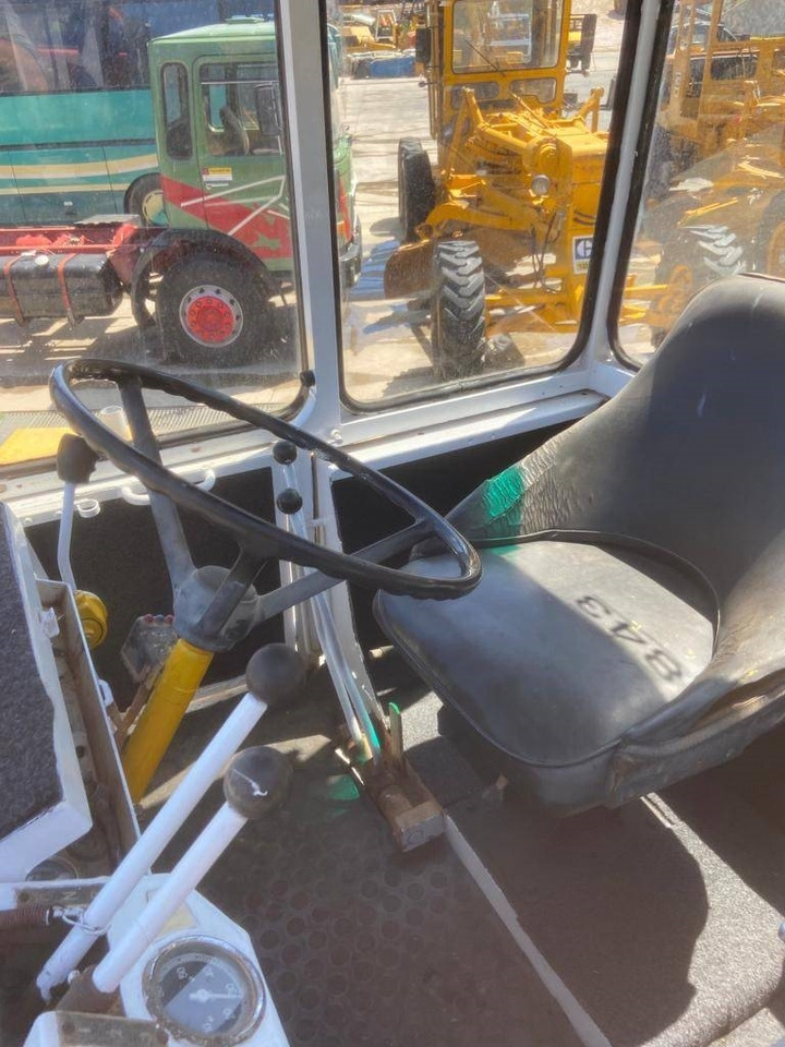 Wheel loader International 520A: picture 12