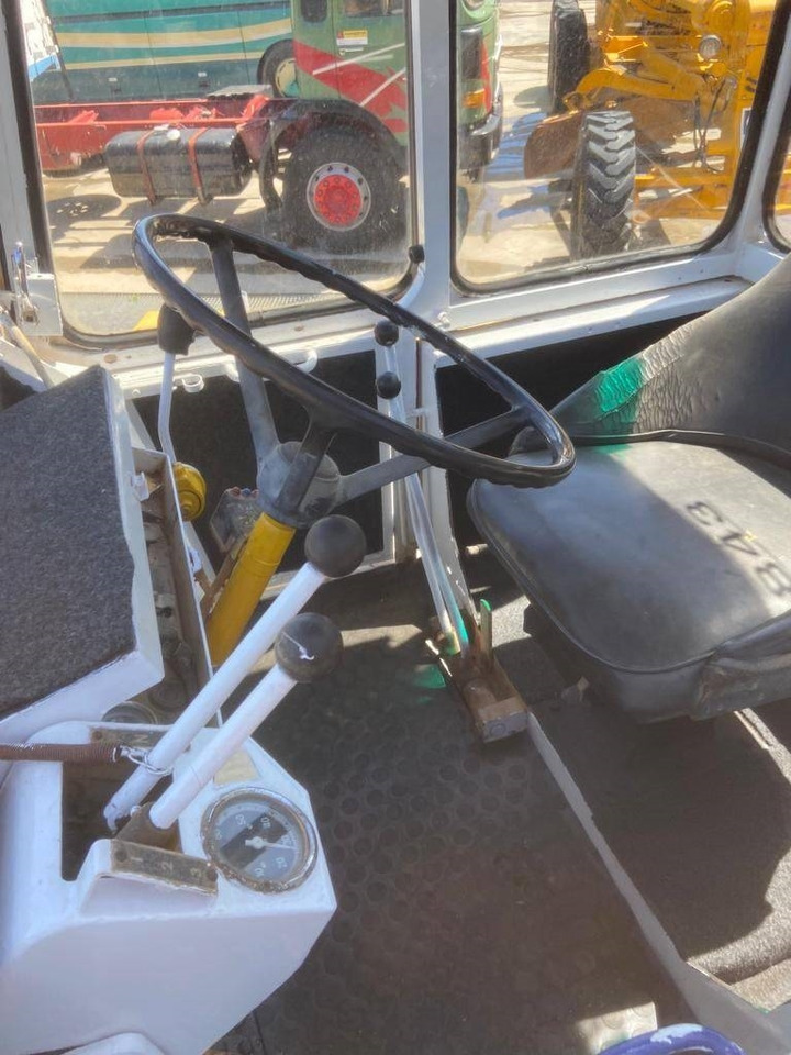 Wheel loader International 520A: picture 11