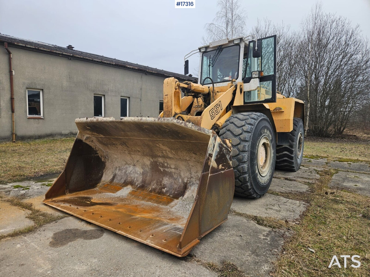 LIEBHERR L551 wheel loader (1995) - Wheel loader: picture 1 LIEBHERR L551 wheel loader (1995) - Wheel loader: picture 1