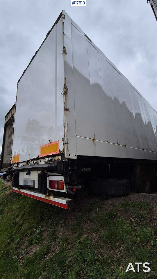Truck semi-trailer, isothermal KRONE SD (2008) - Curtainsider semi-trailer: picture 4 Truck semi-trailer, isothermal KRONE SD (2008) - Curtainsider semi-trailer: picture 4