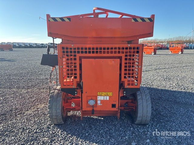 2014 JLG M3369 4x4 Hybrid Diesel-Electric Scissor Lift - Scissor lift: picture 5 2014 JLG M3369 4x4 Hybrid Diesel-Electric Scissor Lift - Scissor lift: picture 5