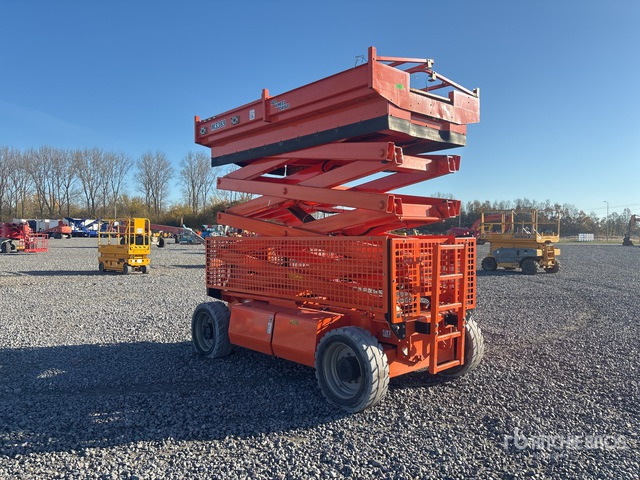2014 JLG M3369 4x4 Hybrid Diesel-Electric Scissor Lift - Scissor lift: picture 3 2014 JLG M3369 4x4 Hybrid Diesel-Electric Scissor Lift - Scissor lift: picture 3