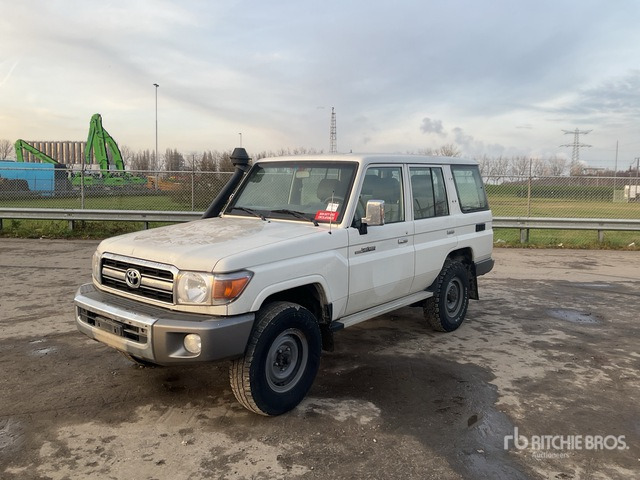 Toyota Land Cruiser SUV - SUV: picture 1 Toyota Land Cruiser SUV - SUV: picture 1