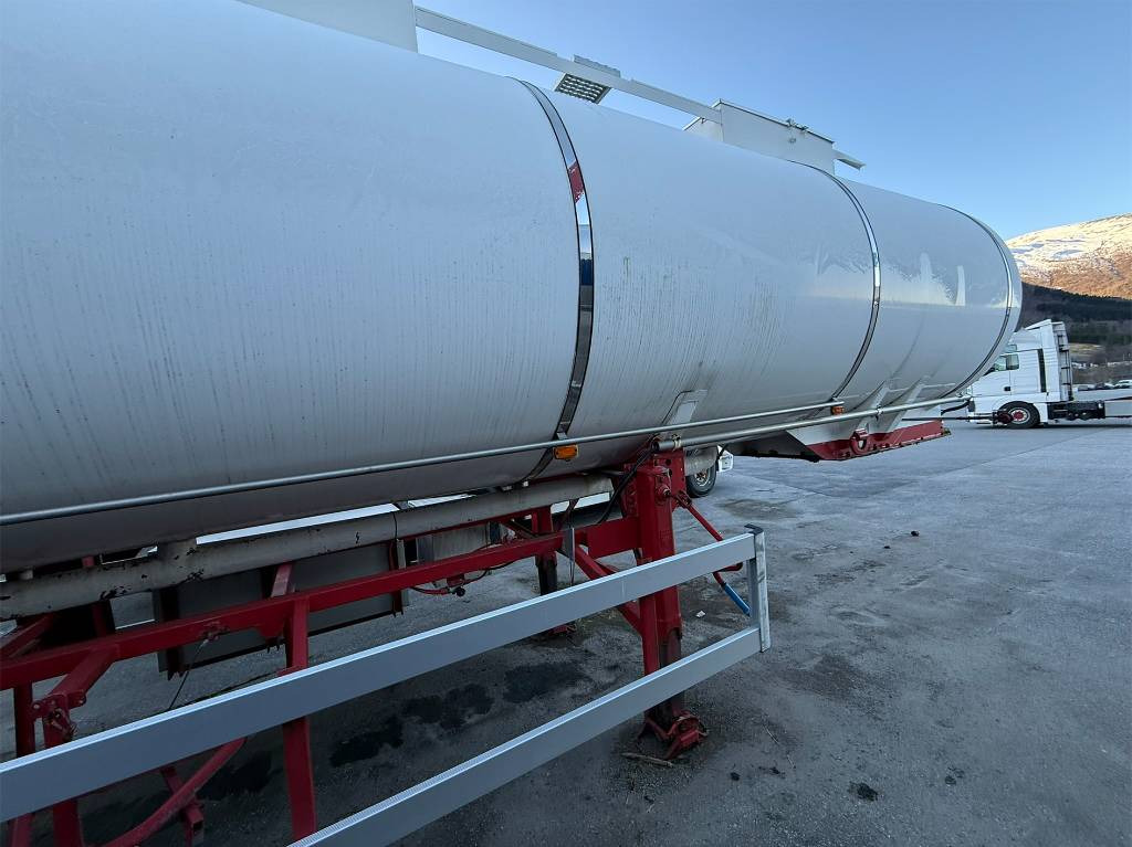 Annet Schrader tank trailer 32 m2 - Tanker semi-trailer: picture 2 Annet Schrader tank trailer 32 m2 - Tanker semi-trailer: picture 2