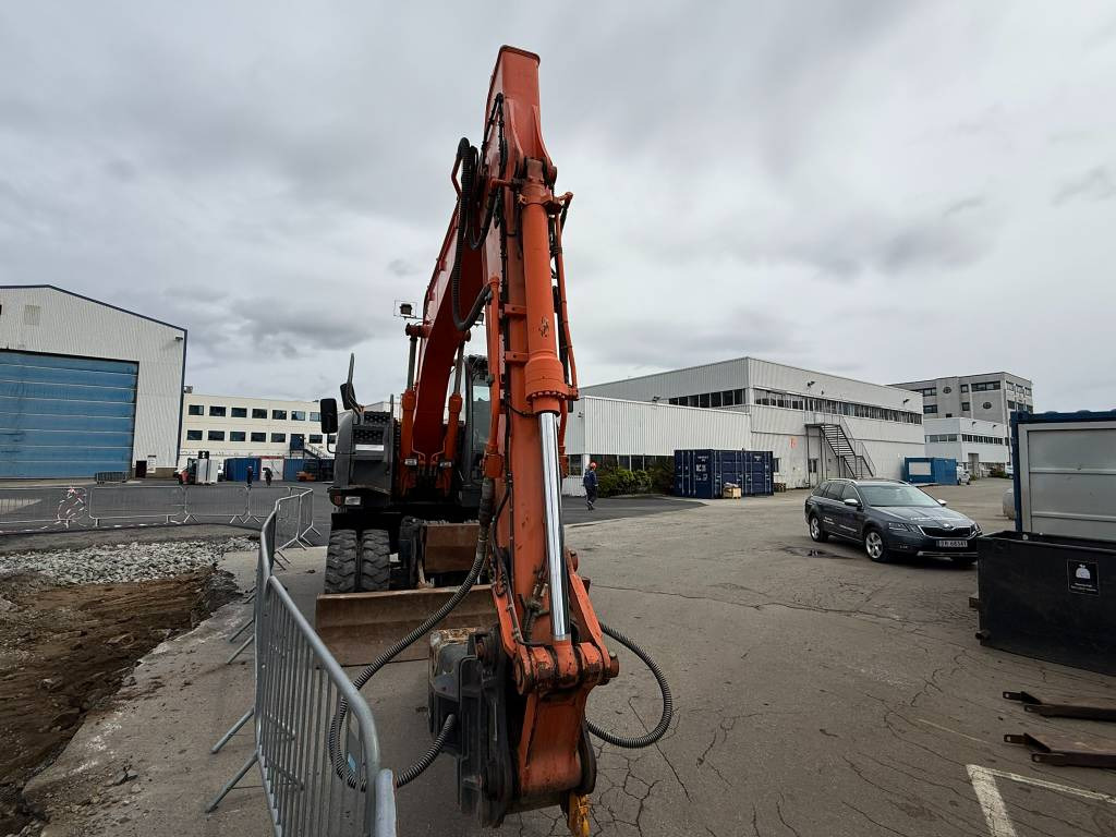 Hitachi ZX 140 W-3 - Wheel excavator: picture 5 Hitachi ZX 140 W-3 - Wheel excavator: picture 5