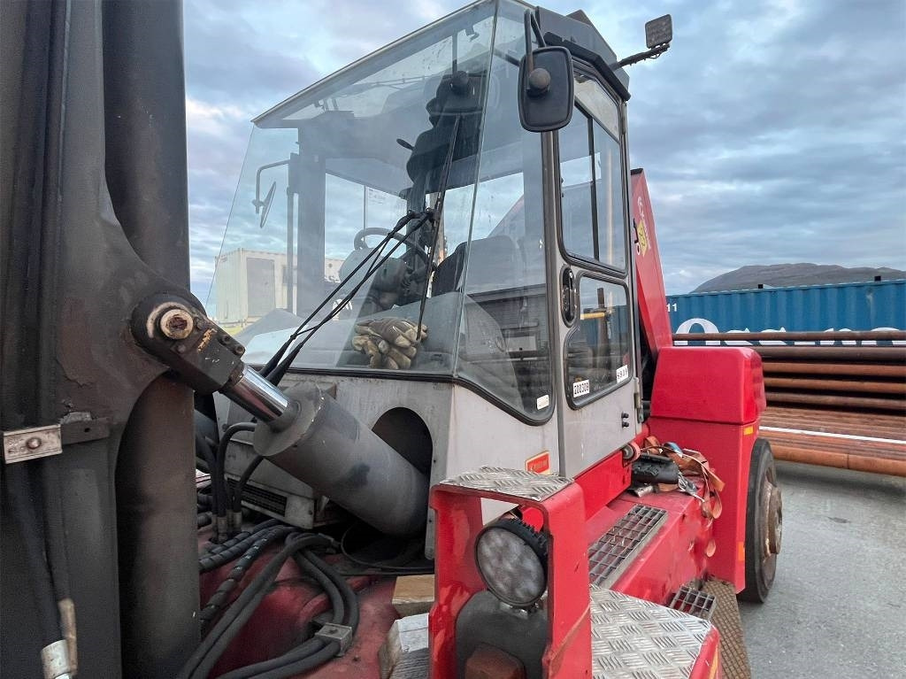 Kalmar DCE 120-12 - Diesel forklift: picture 5 Kalmar DCE 120-12 - Diesel forklift: picture 5
