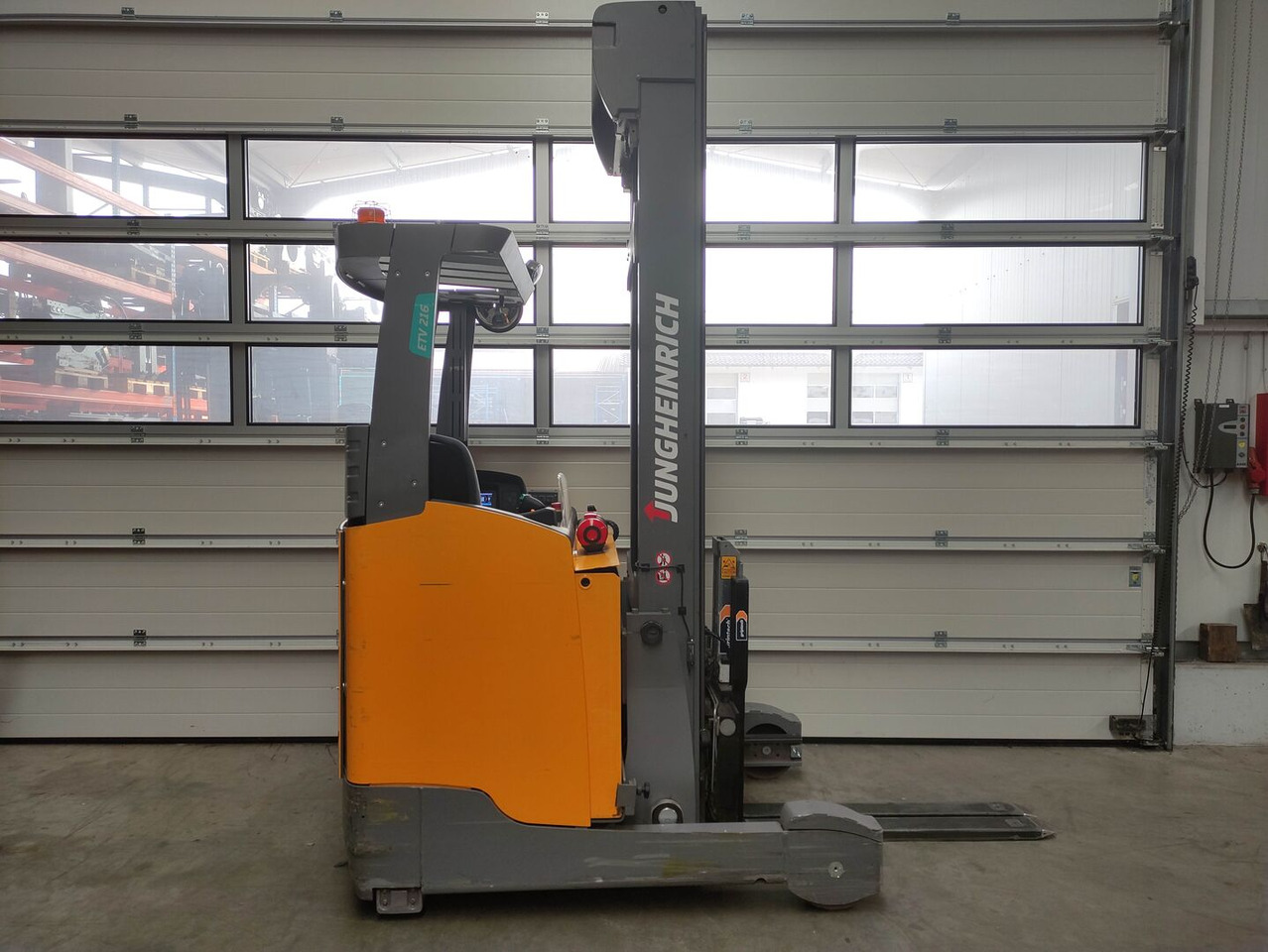Jungheinrich ETV 216 - Reach truck: picture 2 Jungheinrich ETV 216 - Reach truck: picture 2
