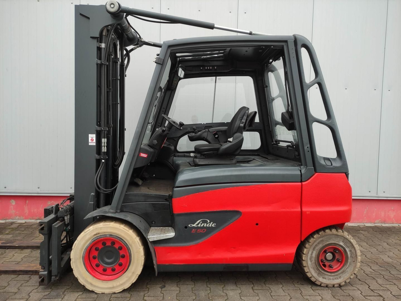 Linde E50HL-01-600 - Electric forklift: picture 1 Linde E50HL-01-600 - Electric forklift: picture 1