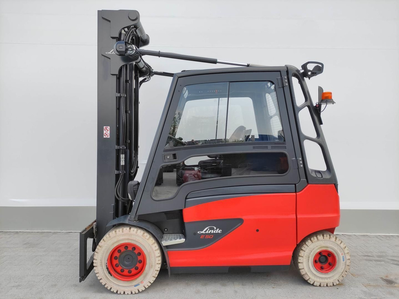 Linde E50HL-388 - Electric forklift: picture 1 Linde E50HL-388 - Electric forklift: picture 1