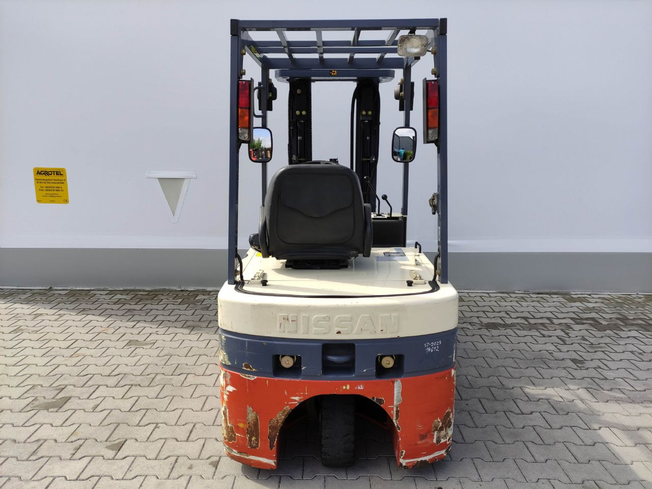 Nissan N01L18U - Electric forklift: picture 4 Nissan N01L18U - Electric forklift: picture 4