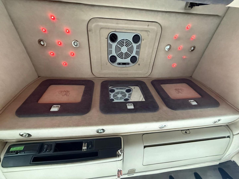 Scania R 560 SHOW TRUCK, RETARDER, LEATHER, I-PARK, TOP. leasing Scania R 560 SHOW TRUCK, RETARDER, LEATHER, I-PARK, TOP.: picture 17 Scania R 560 SHOW TRUCK, RETARDER, LEATHER, I-PARK, TOP. leasing Scania R 560 SHOW TRUCK, RETARDER, LEATHER, I-PARK, TOP.: picture 17