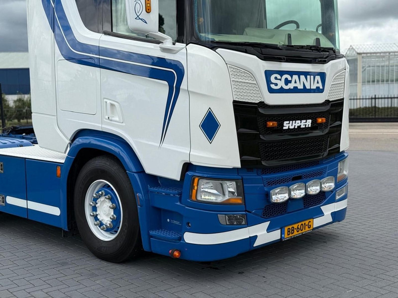 Scania R450 SHOW TRUCK, INTERIOR, STEERING, RETARDER, 570.000 KM. - Tractor truck: picture 5 Scania R450 SHOW TRUCK, INTERIOR, STEERING, RETARDER, 570.000 KM. - Tractor truck: picture 5