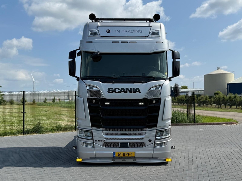Scania S650 ADR, FULL AIR, LEATHER, SHOW, INTERIOR, LIKE NEW! - Tractor truck: picture 3 Scania S650 ADR, FULL AIR, LEATHER, SHOW, INTERIOR, LIKE NEW! - Tractor truck: picture 3