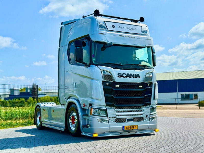 Scania S650 ADR, FULL AIR, LEATHER, SHOW, INTERIOR, LIKE NEW! - Tractor truck: picture 1 Scania S650 ADR, FULL AIR, LEATHER, SHOW, INTERIOR, LIKE NEW! - Tractor truck: picture 1