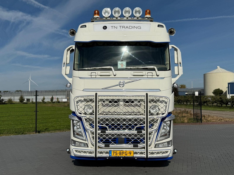 Volvo FH 13.460 SHOWSTAAT, HYDRAULIEK, COMPRESSOR, ADR, I-PARK COOL, INTERIEUR. - Tractor truck: picture 5 Volvo FH 13.460 SHOWSTAAT, HYDRAULIEK, COMPRESSOR, ADR, I-PARK COOL, INTERIEUR. - Tractor truck: picture 5
