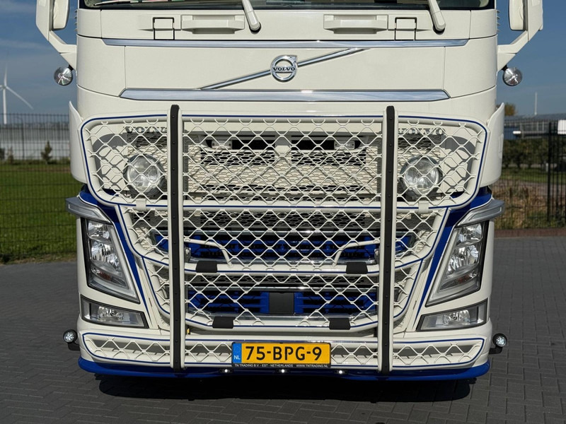 Volvo FH 13.460 SHOWSTAAT, HYDRAULIEK, COMPRESSOR, ADR, I-PARK COOL, INTERIEUR. - Tractor truck: picture 3 Volvo FH 13.460 SHOWSTAAT, HYDRAULIEK, COMPRESSOR, ADR, I-PARK COOL, INTERIEUR. - Tractor truck: picture 3
