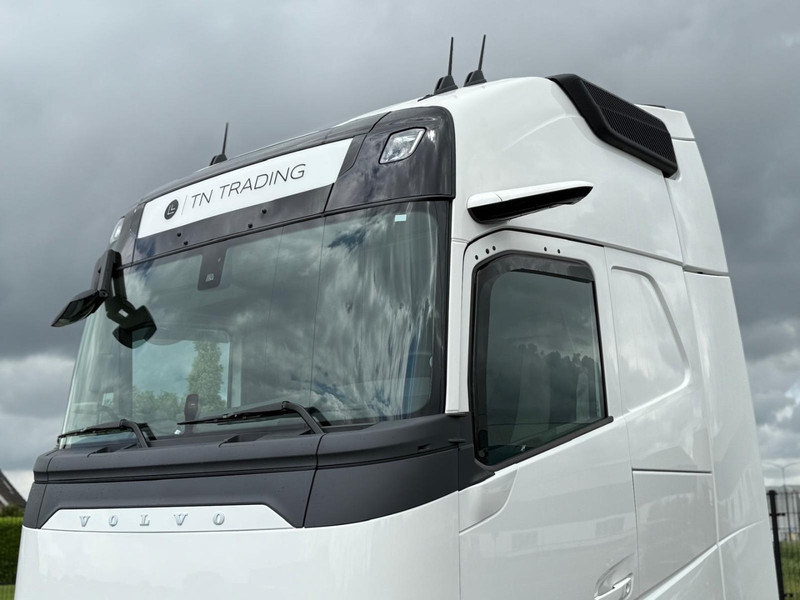 Volvo FH 13.460XL NEW, FULL AIR, ALCOA, HYDRAULIC, XL, FULL. - Tractor truck: picture 4 Volvo FH 13.460XL NEW, FULL AIR, ALCOA, HYDRAULIC, XL, FULL. - Tractor truck: picture 4