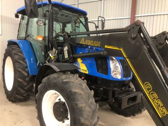 New Holland T5040 TRACTEUR + CHARGEUR - Farm tractor: picture 3 New Holland T5040 TRACTEUR + CHARGEUR - Farm tractor: picture 3