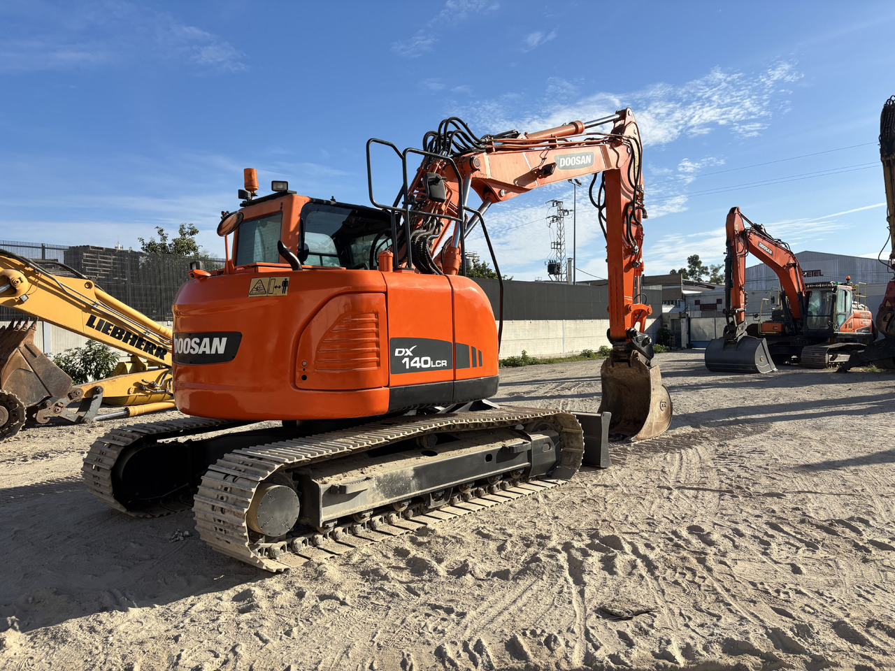 DOOSAN DX140-3 - Crawler excavator: picture 5 DOOSAN DX140-3 - Crawler excavator: picture 5